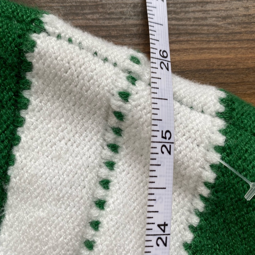 Stylish Green and White V-Neck Sweater - Picture 6 of 7